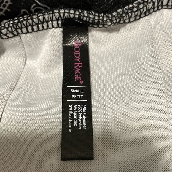 Black/White Skull Skirt NWT - Picture 4 of 4